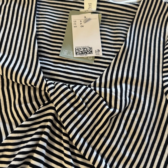 H&M Maternity Top - Picture 2 of 3